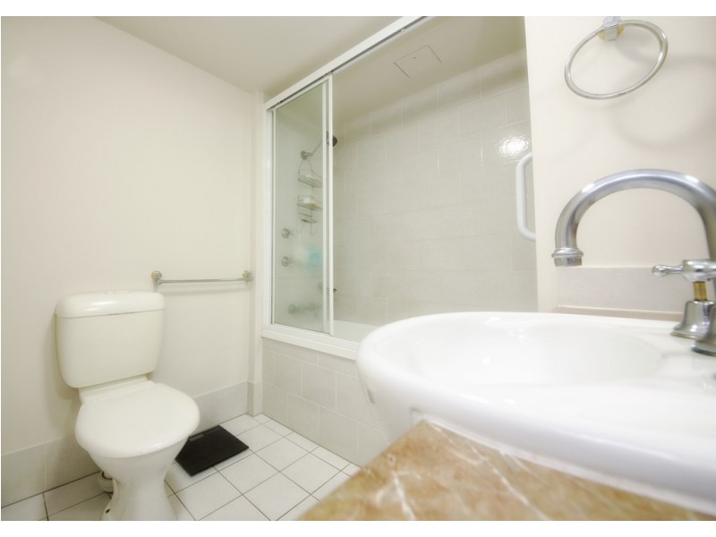 3075/2633 Gold Coast Highway, Broadbeach QLD 4218