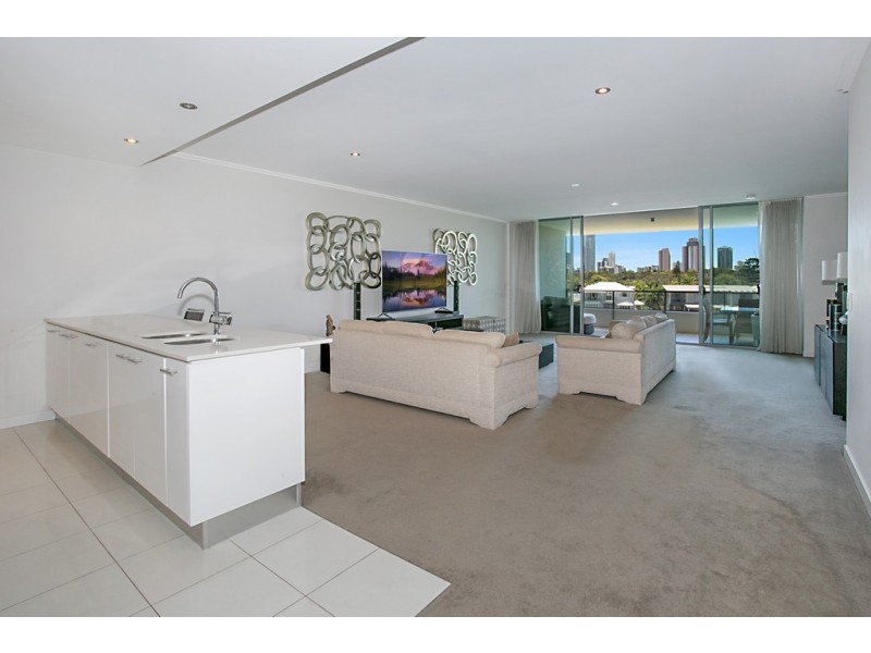 6 ‘Freshwater Point’ 33 TE Peters Drive, Broadbeach Waters QLD 4218