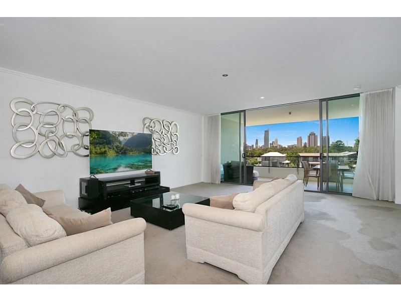 6 ‘Freshwater Point’ 33 TE Peters Drive, Broadbeach Waters QLD 4218