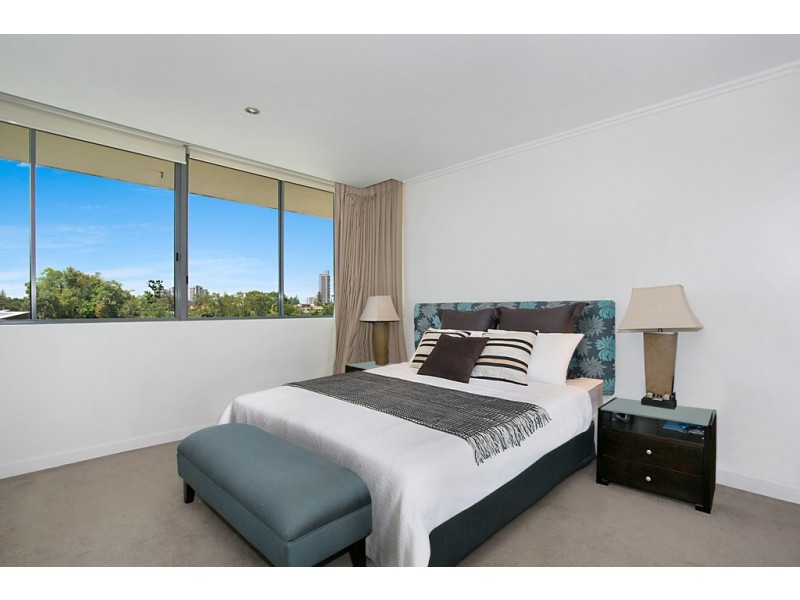 6 ‘Freshwater Point’ 33 TE Peters Drive, Broadbeach Waters QLD 4218