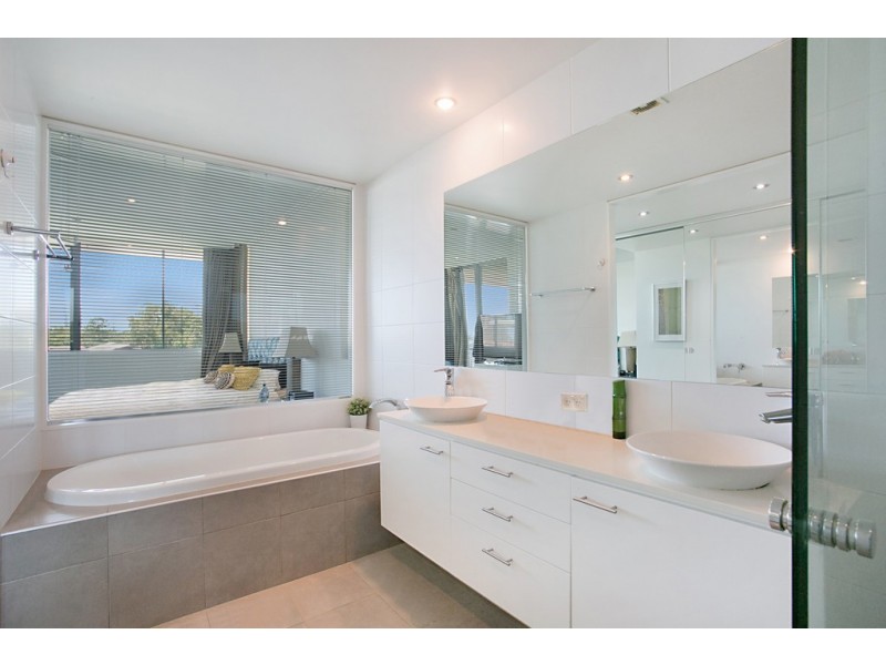 6 ‘Freshwater Point’ 33 TE Peters Drive, Broadbeach Waters QLD 4218