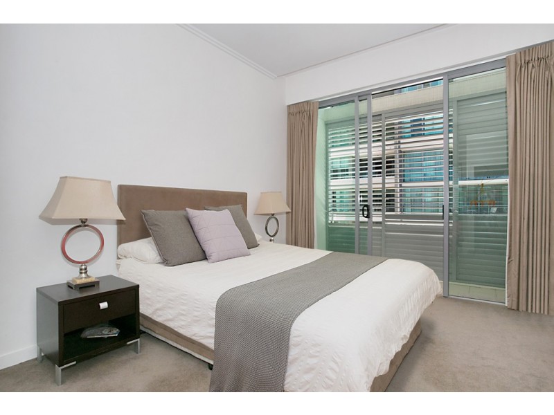 6 ‘Freshwater Point’ 33 TE Peters Drive, Broadbeach Waters QLD 4218