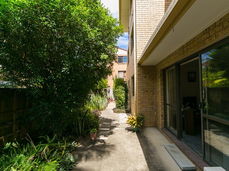 2/53 Bayview Street, Runaway Bay QLD 4216