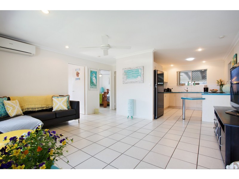 2/15 Adams Avenue, Miami QLD 4220