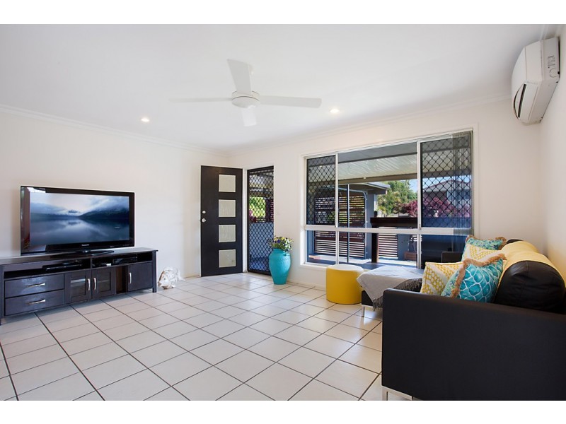 2/15 Adams Avenue, Miami QLD 4220