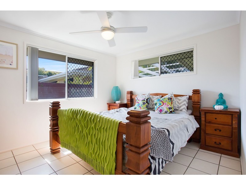 2/15 Adams Avenue, Miami QLD 4220