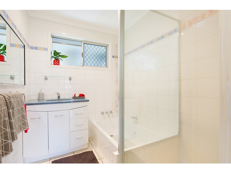 2/15 Adams Avenue, Miami QLD 4220