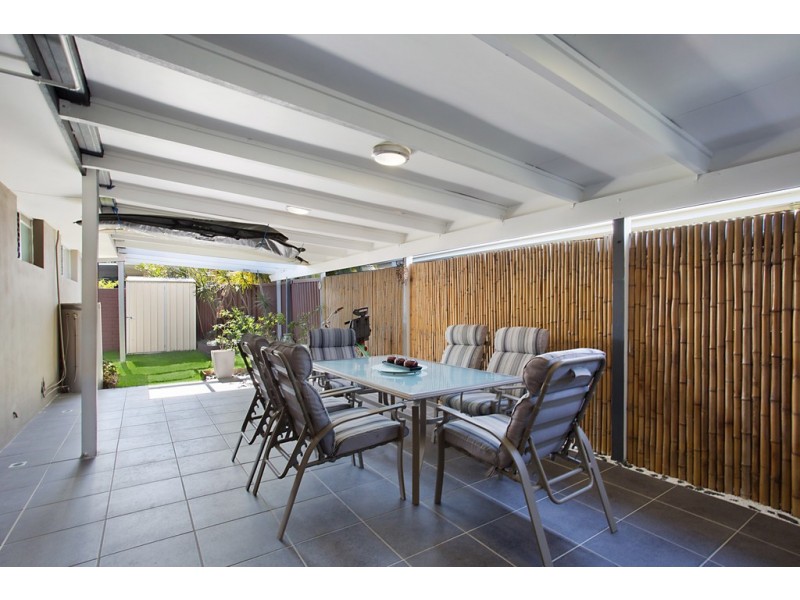 2/15 Adams Avenue, Miami QLD 4220