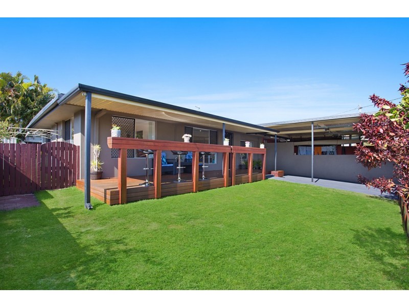 2/15 Adams Avenue, Miami QLD 4220