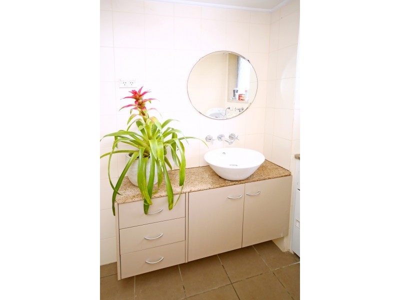 3/43 Chelsea Ave, Broadbeach QLD 4218