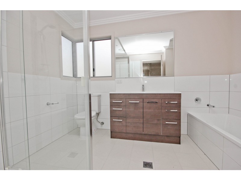 39B Diamantina Circuit, Pacific Pines QLD 4211