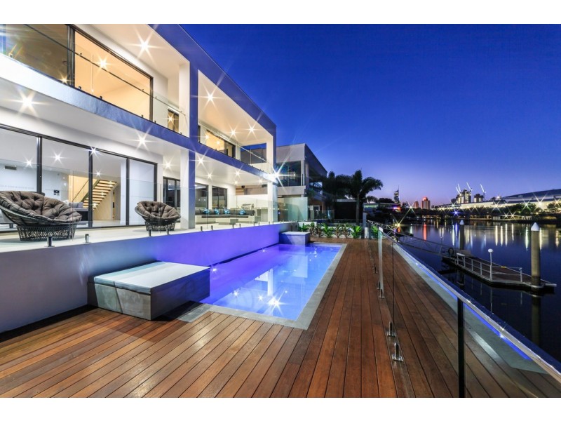 10 Lakeland Key, Broadbeach Waters QLD 4218