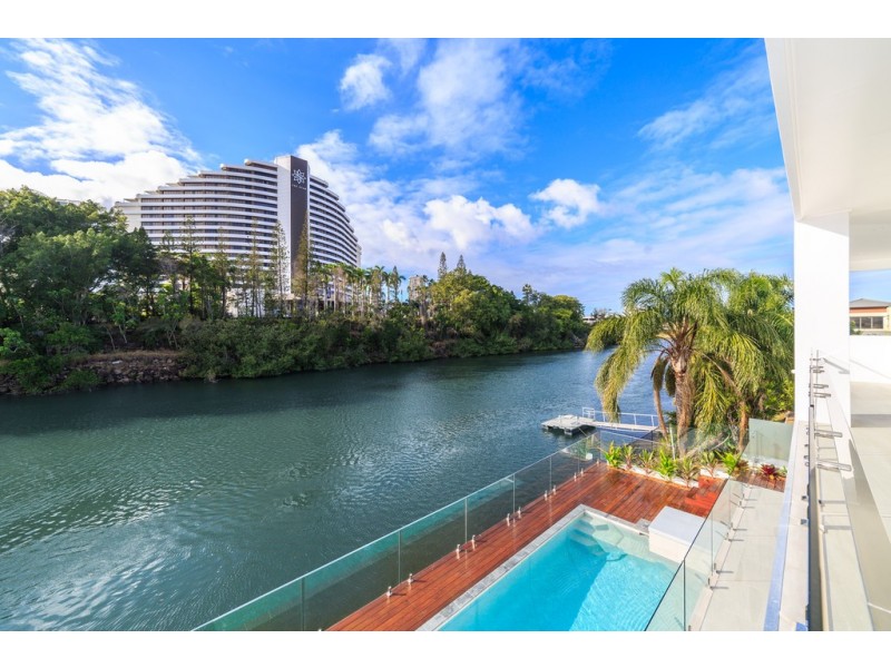 10 Lakeland Key, Broadbeach Waters QLD 4218