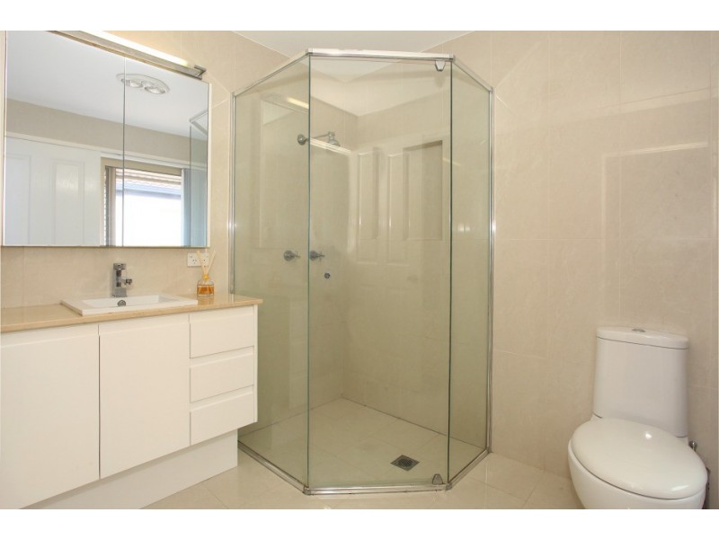 12 Chatswood Court, Robina QLD 4226