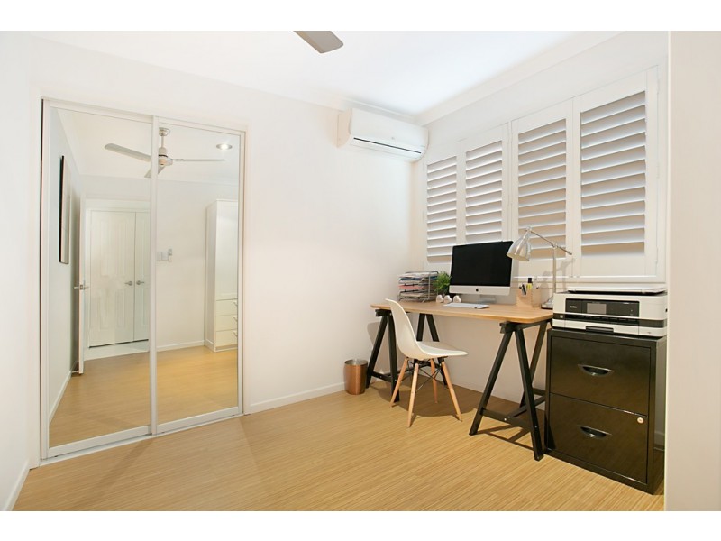 25 Rainbird Close, Burleigh Waters QLD 4220