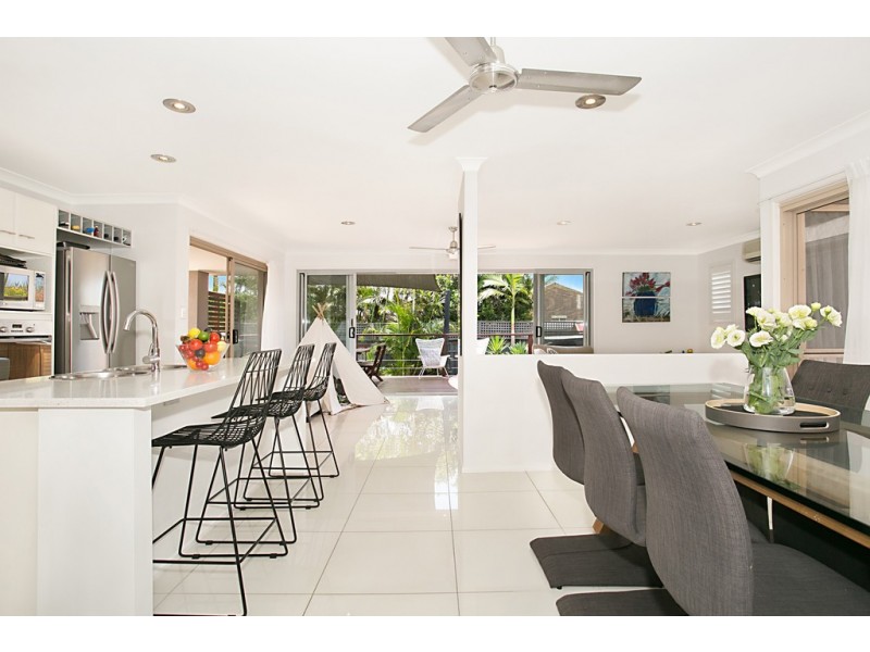 25 Rainbird Close, Burleigh Waters QLD 4220