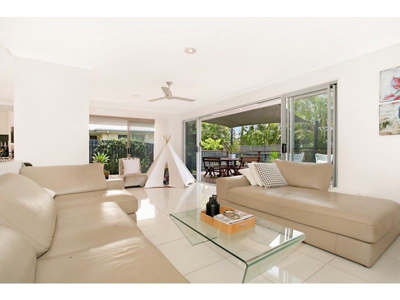 25 Rainbird Close, Burleigh Waters QLD 4220