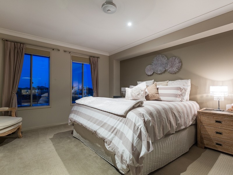 2 Onshore Place, Helensvale QLD 4212