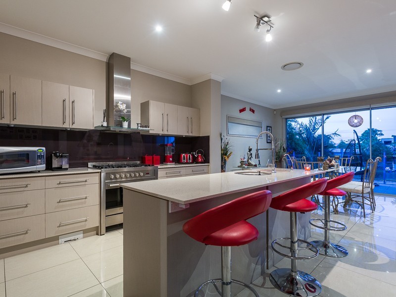 2 Onshore Place, Helensvale QLD 4212