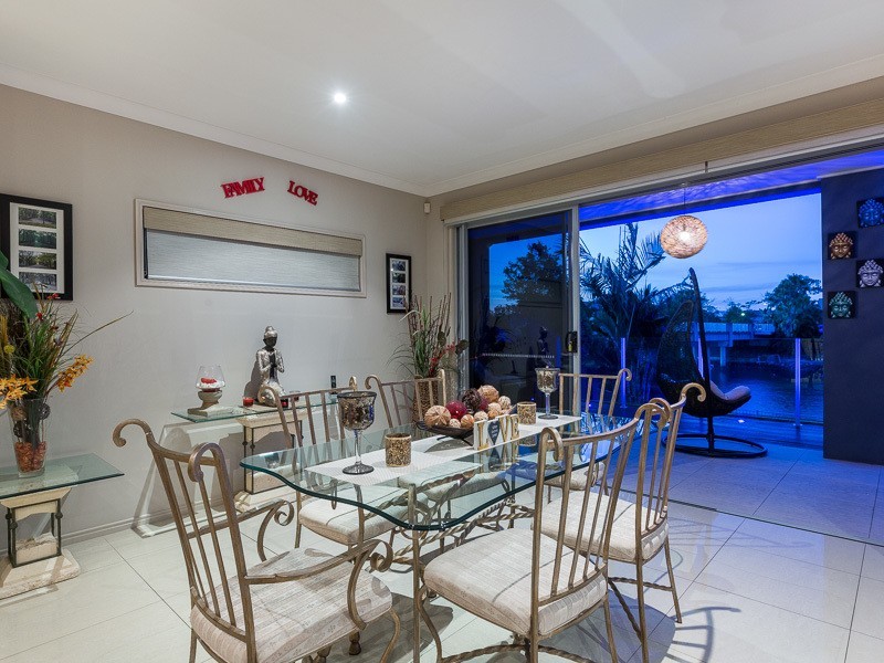 2 Onshore Place, Helensvale QLD 4212