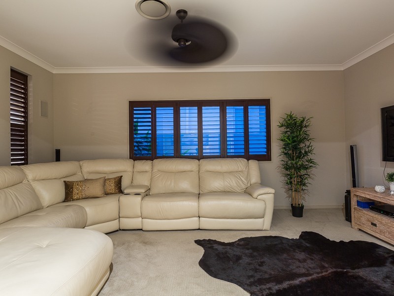2 Onshore Place, Helensvale QLD 4212