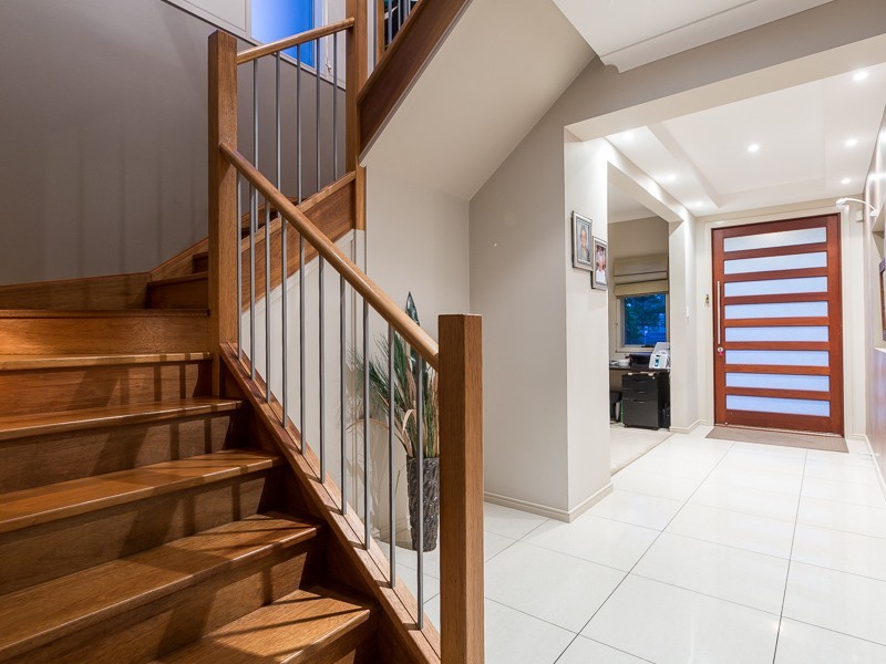 2 Onshore Place, Helensvale QLD 4212