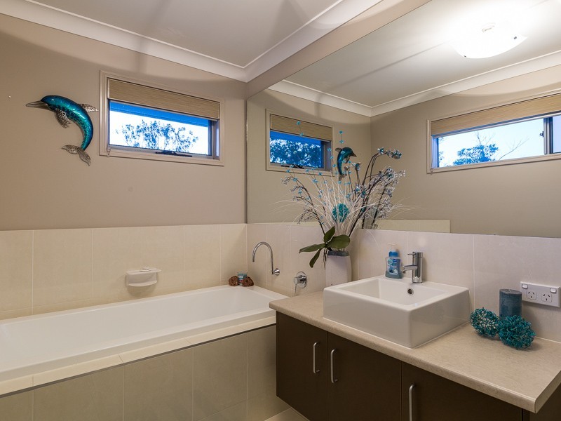 2 Onshore Place, Helensvale QLD 4212