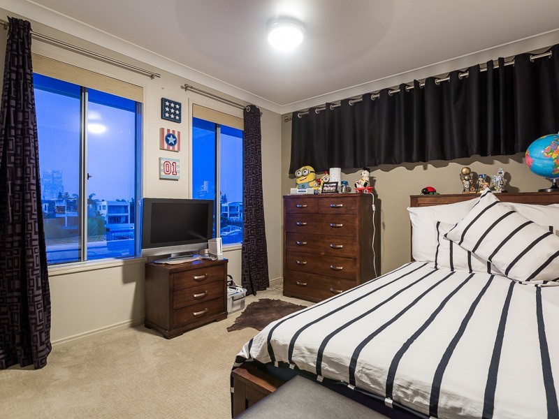 2 Onshore Place, Helensvale QLD 4212