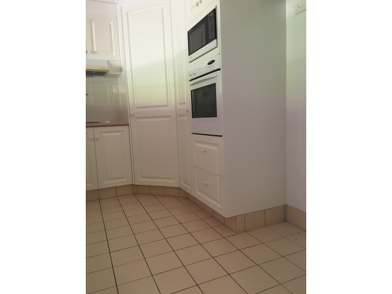 2/2761 Gold Coast Hwy, Broadbeach QLD 4218