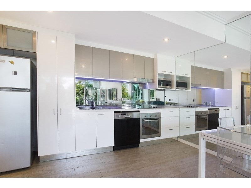 2203/33 T E Peters Drive”Fresh Water Point, Broadbeach Waters QLD 4218