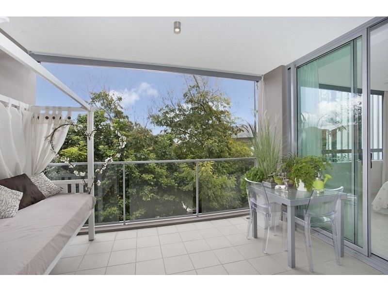 2203/33 T E Peters Drive”Fresh Water Point, Broadbeach Waters QLD 4218