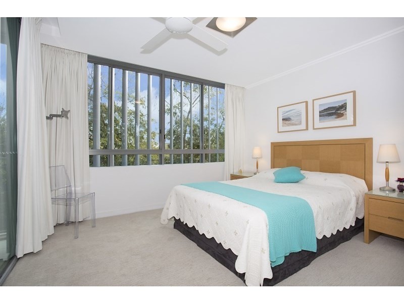 2203/33 T E Peters Drive”Fresh Water Point, Broadbeach Waters QLD 4218