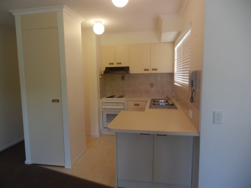 2/15 Australia Ave, Broadbeach QLD 4218