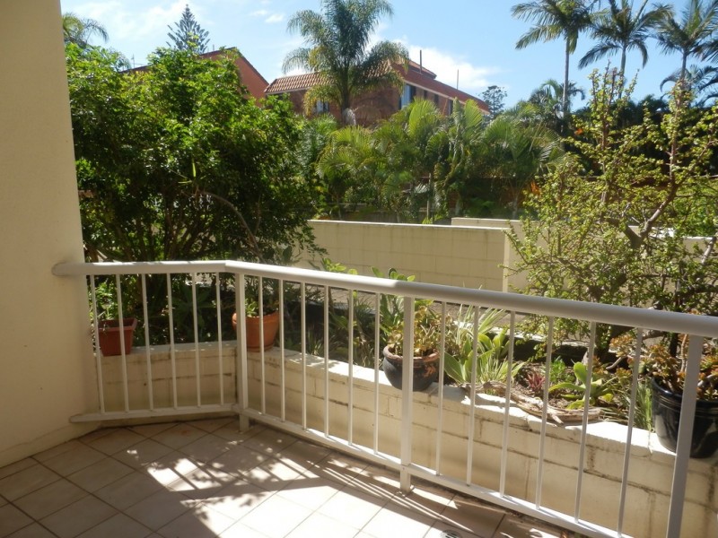 2/15 Australia Ave, Broadbeach QLD 4218