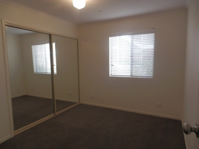 2/15 Australia Ave, Broadbeach QLD 4218