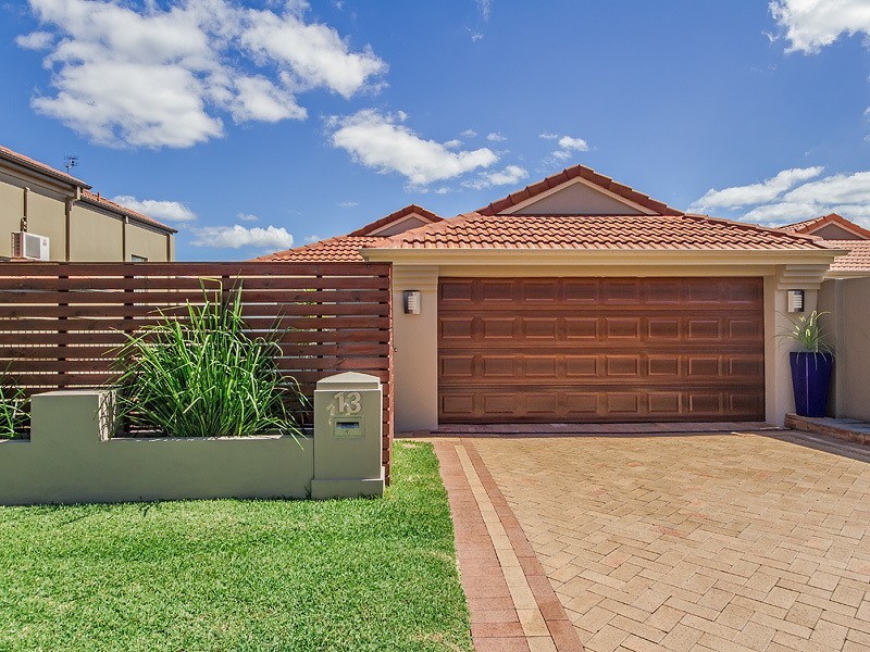 13 Manor Close, Robina QLD 4226