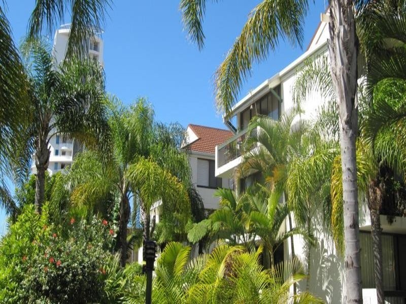 12/13 Federation Avenue, Broadbeach QLD 4218