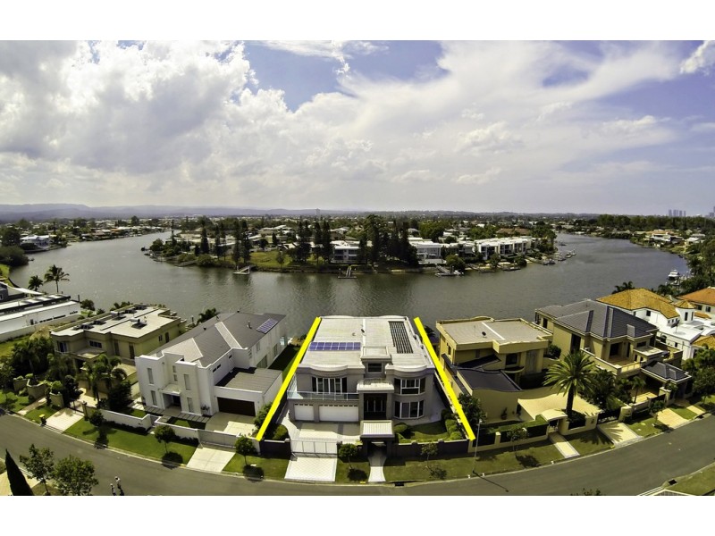 15 Ipsley Drive, Broadbeach Waters QLD 4218