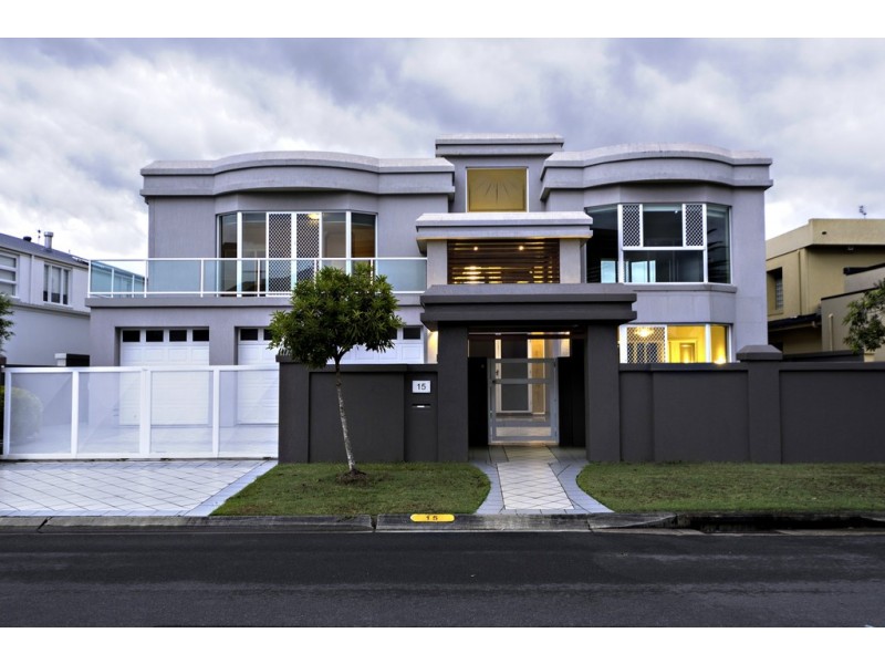 15 Ipsley Drive, Broadbeach Waters QLD 4218