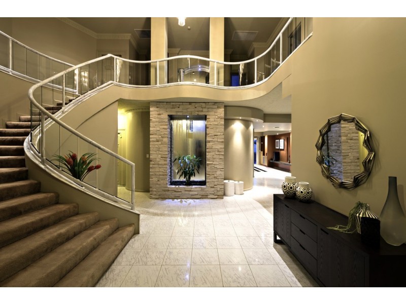 15 Ipsley Drive, Broadbeach Waters QLD 4218