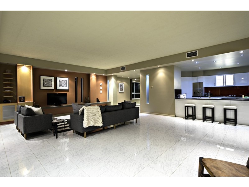 15 Ipsley Drive, Broadbeach Waters QLD 4218