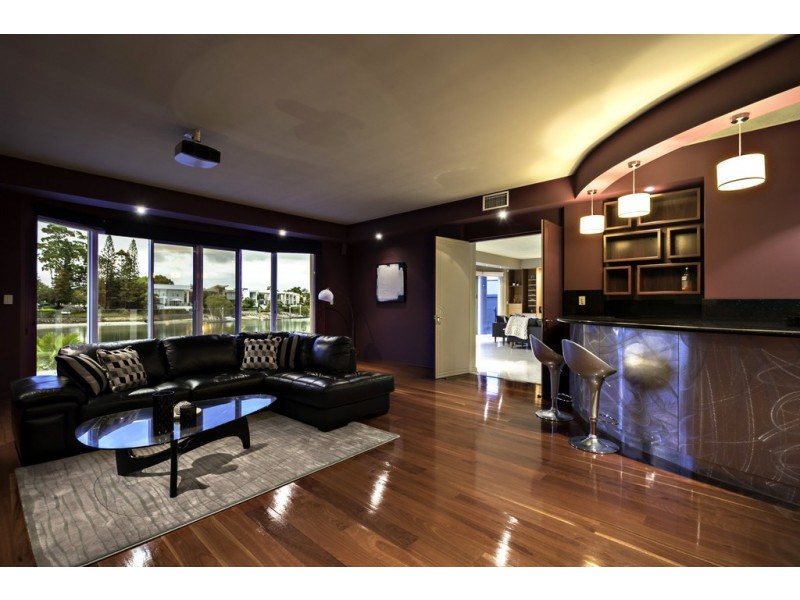 15 Ipsley Drive, Broadbeach Waters QLD 4218