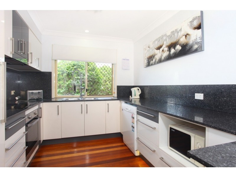 2/10 Catherine Court, Labrador QLD 4215