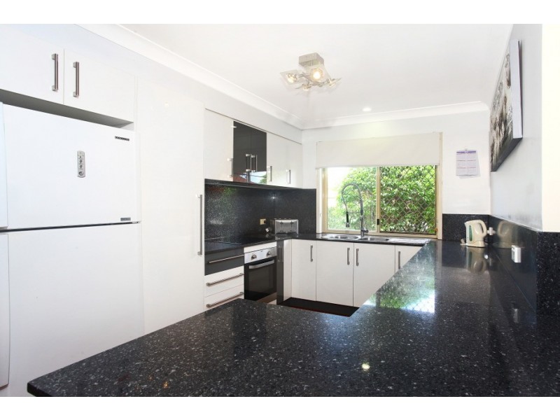 2/10 Catherine Court, Labrador QLD 4215