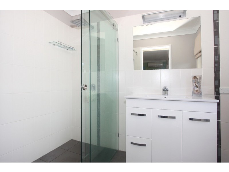 2/10 Catherine Court, Labrador QLD 4215