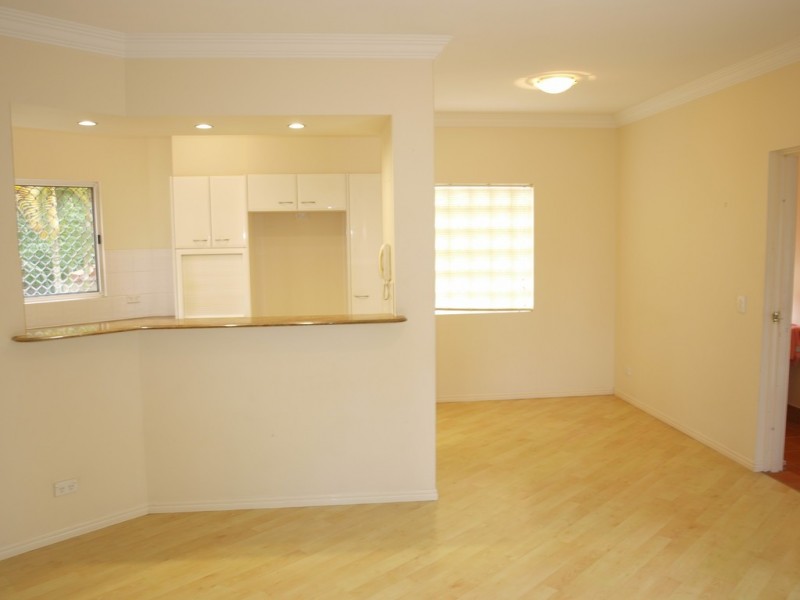 2/4 St Kilda Ave, Broadbeach QLD 4218