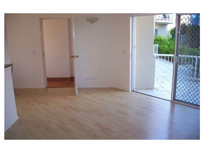 2/4 St Kilda Ave, Broadbeach QLD 4218