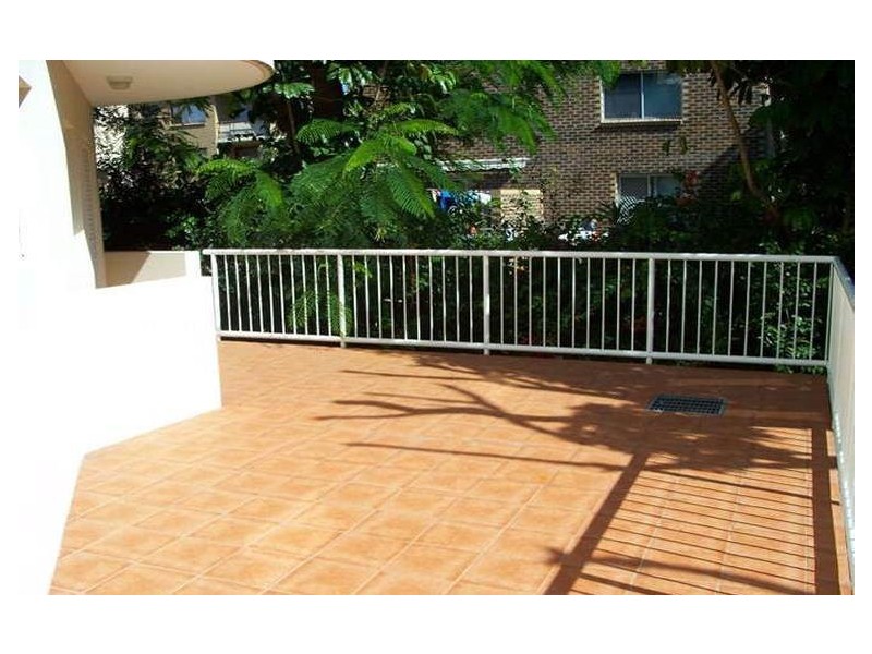2/4 St Kilda Ave, Broadbeach QLD 4218