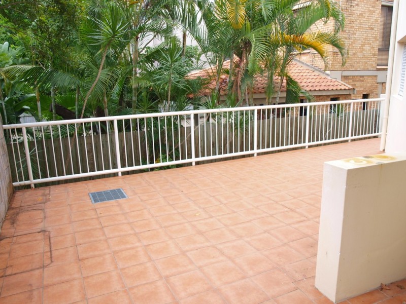 2/4 St Kilda Ave, Broadbeach QLD 4218