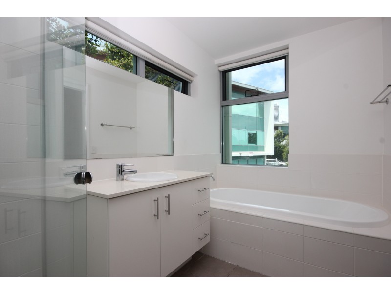 6/6 Miami Key, Broadbeach Waters QLD 4218